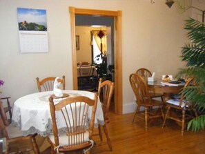 Breakfast area - Glory Inn Downtown Moncton (Moncton)