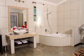 Peace | Bathroom | Shower, rainfall showerhead, free toiletries, hair dryer - Winterton Country Lodge at Rose Cottage (Winterton)