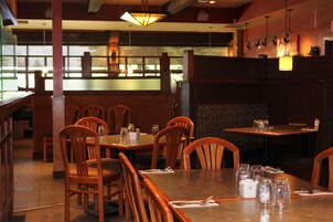 供应午餐和晚餐