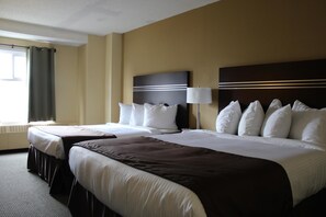 Quarto standard, 2 camas de casal | Roupas de cama premium, escrivaninha, ferros/tábuas de passar roupa