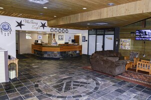 标准房, 2 张双人床 | 高档床上用品、办公桌、熨斗/熨板、免费婴儿床