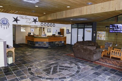Walking Eagle Inn & Lodge