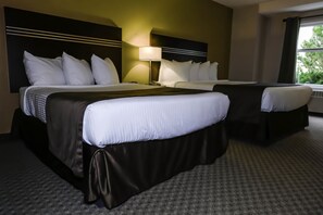 Premium bedding, desk, iron/ironing board, free cribs/infant beds - Walking Eagle Inn & Lodge (Rocky Mountain House)