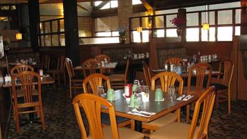 Lunch and dinner served