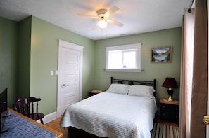 Comfort Suite, 1 Queen Bed, Ensuite | Premium bedding, desk, blackout drapes, free WiFi - Glory Guest Suites, Downtown Moncton (Moncton)