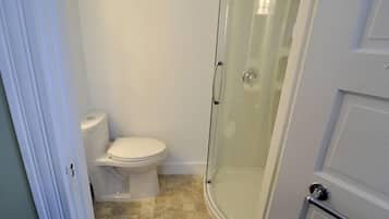 Comfort Suite, 1 Queen Bed, Ensuite | Bathroom | Free toiletries, hair dryer, bathrobes, towels