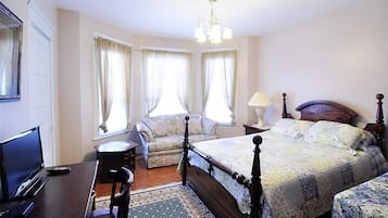 Traditional Suite, 1 Queen Bed, Private Bathroom | 1 bedroom, premium bedding, desk, blackout drapes