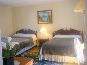 Chambre Quadruple Standard, 1 chambre, cuisine | Literie de qualité supérieure, bureau, Wi-Fi gratuit, draps fournis