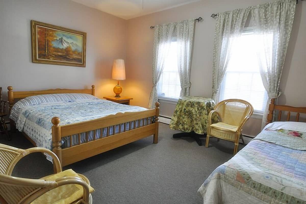 Suite familiar, 2 habitaciones | Ropa de cama de alta calidad, escritorio, wifi gratis y ropa de cama