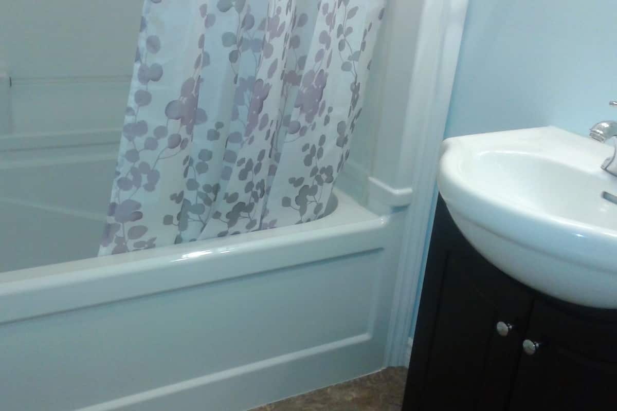 family suite, 3 bedrooms | bathroom | combined shower/bathtub, free toiletries, hair dryer