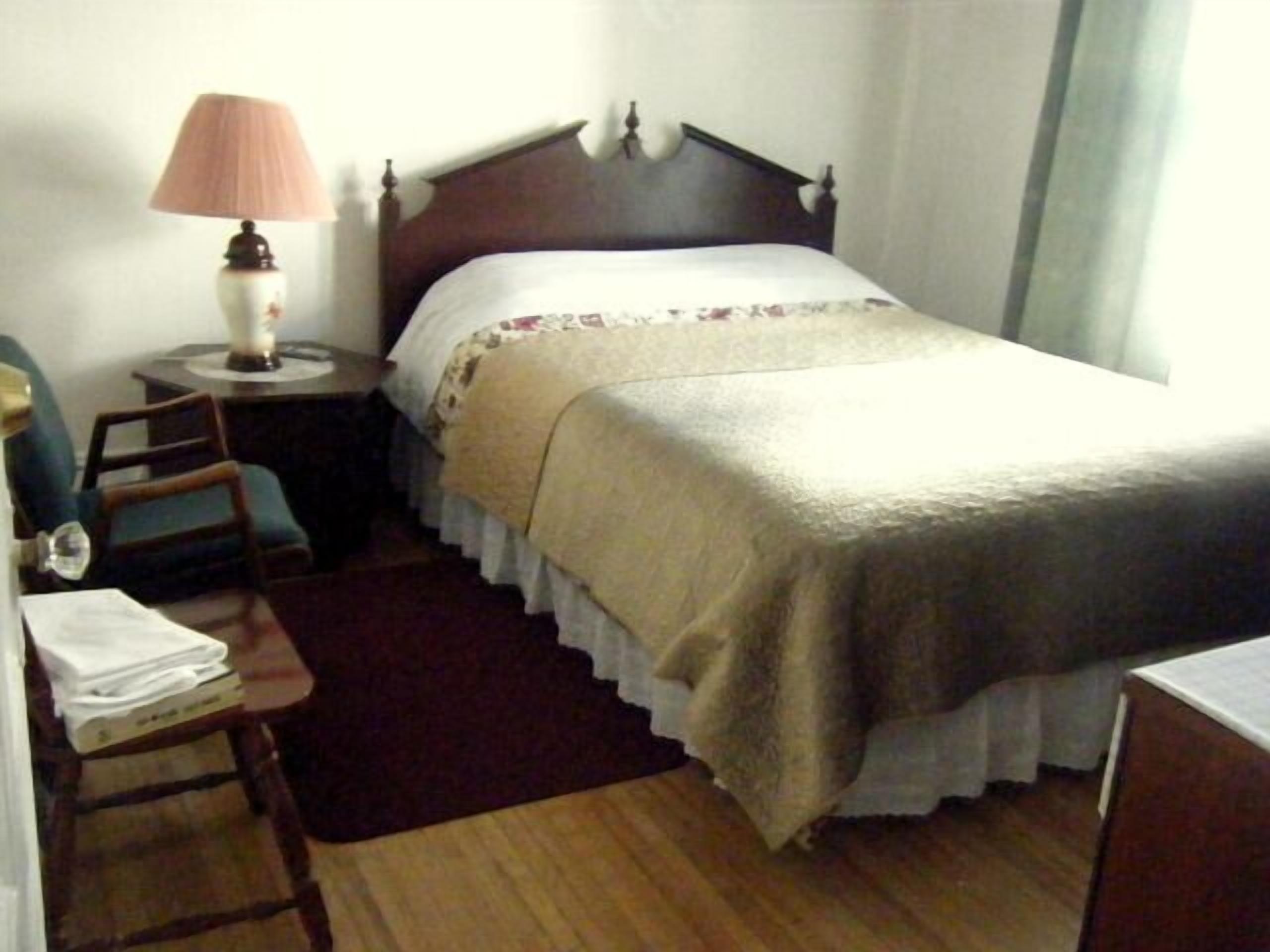 family suite, 2 bedrooms | premium bedding, desk, free wifi, bed sheets