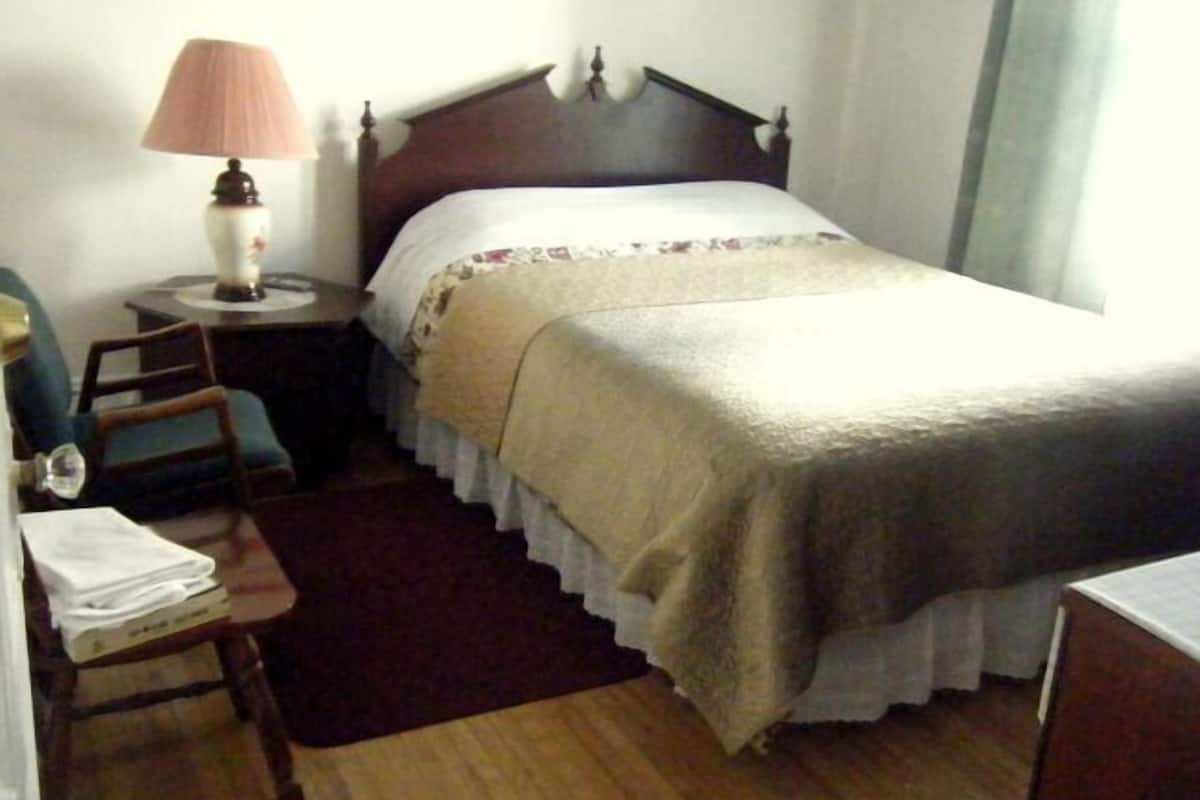 family suite, 2 bedrooms | premium bedding, desk, free wifi, bed sheets