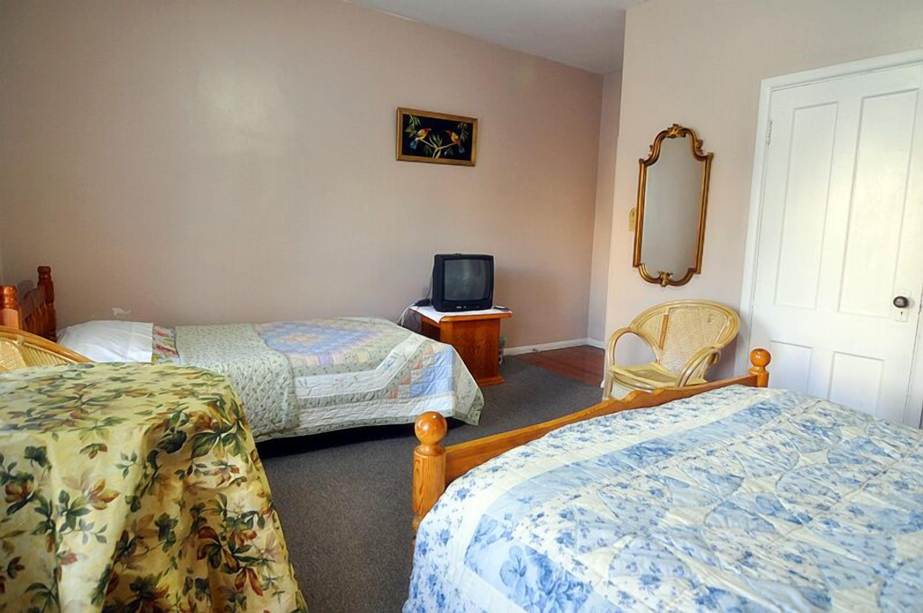 premium bedding, desk, free wifi, bed sheets