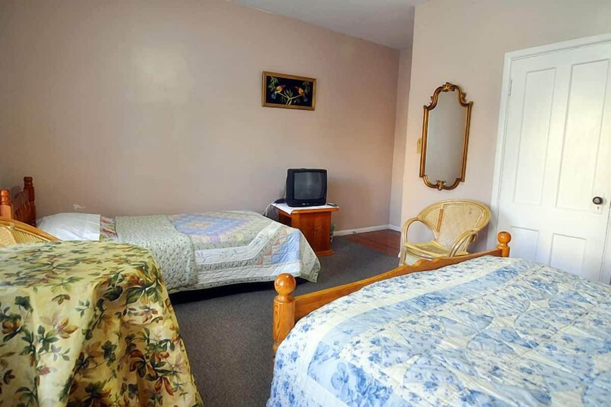 premium bedding, desk, free wifi, bed sheets