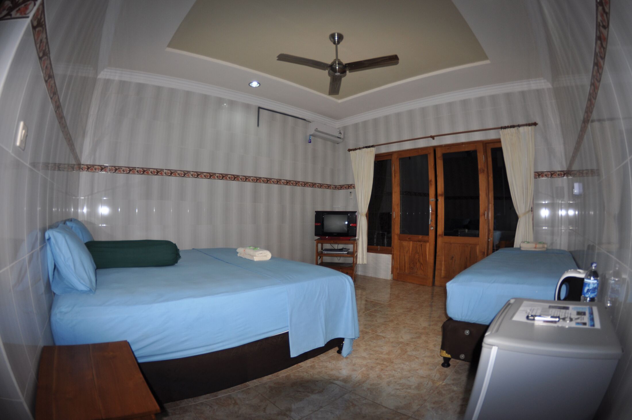 deluxe room | in-room safe, laptop workspace, bed sheets