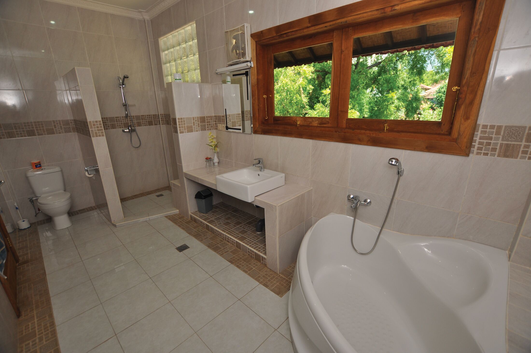 淋浴设施、毛巾