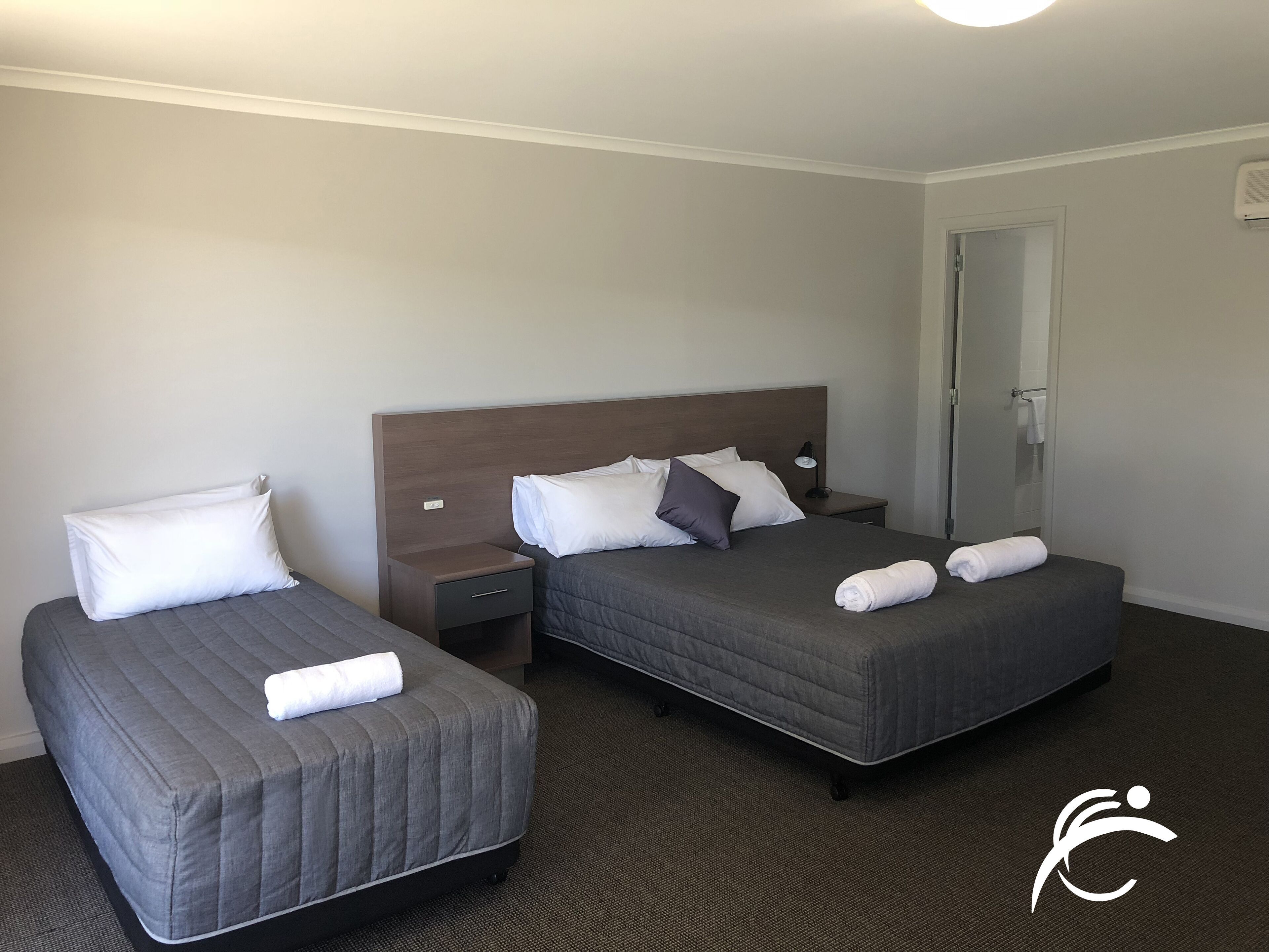 Desk, iron/ironing board, rollaway beds, free WiFi