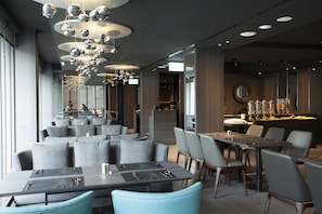 Daily buffet breakfast for a fee - La Inn (Kaohsiung)