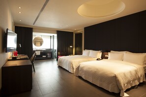 Premium bedding, down duvets, in-room safe, desk - La Inn (Kaohsiung)