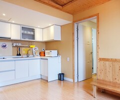 Suite (Residence) | Private kitchen | Fridge, microwave, cookware/dishes/utensils