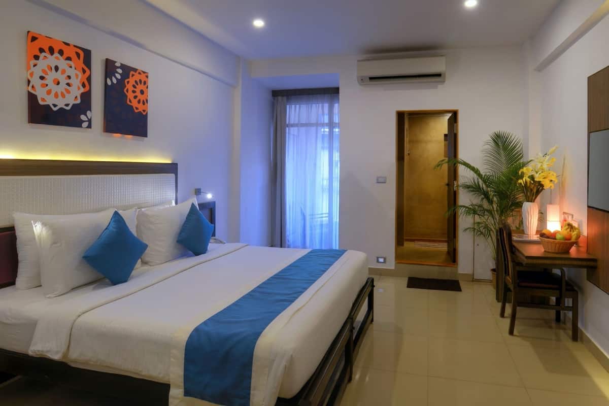 Minibar, in-room safe, desk, blackout curtains