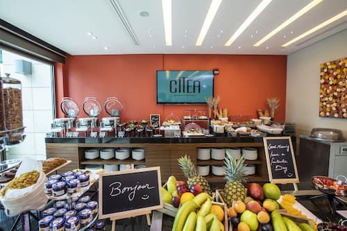 Buffet déjeuner servi tous les jours en supplément