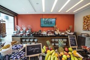 Desayuno buffet (USD 18 por persona)