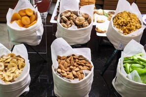 Buffet déjeuner servi tous les jours en supplément