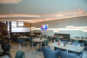 Lunch and dinner served, international cuisine - Citea Apart-Hotel (Beirut)
