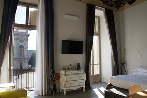Suite estudio panorámica (Suprema) | Ropa de cama de alta calidad, caja fuerte, decoración individual