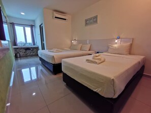 Family King Room | Desk, iron/ironing board, free WiFi, bed sheets - Yew Boutique Hotel (Teluk Intan)