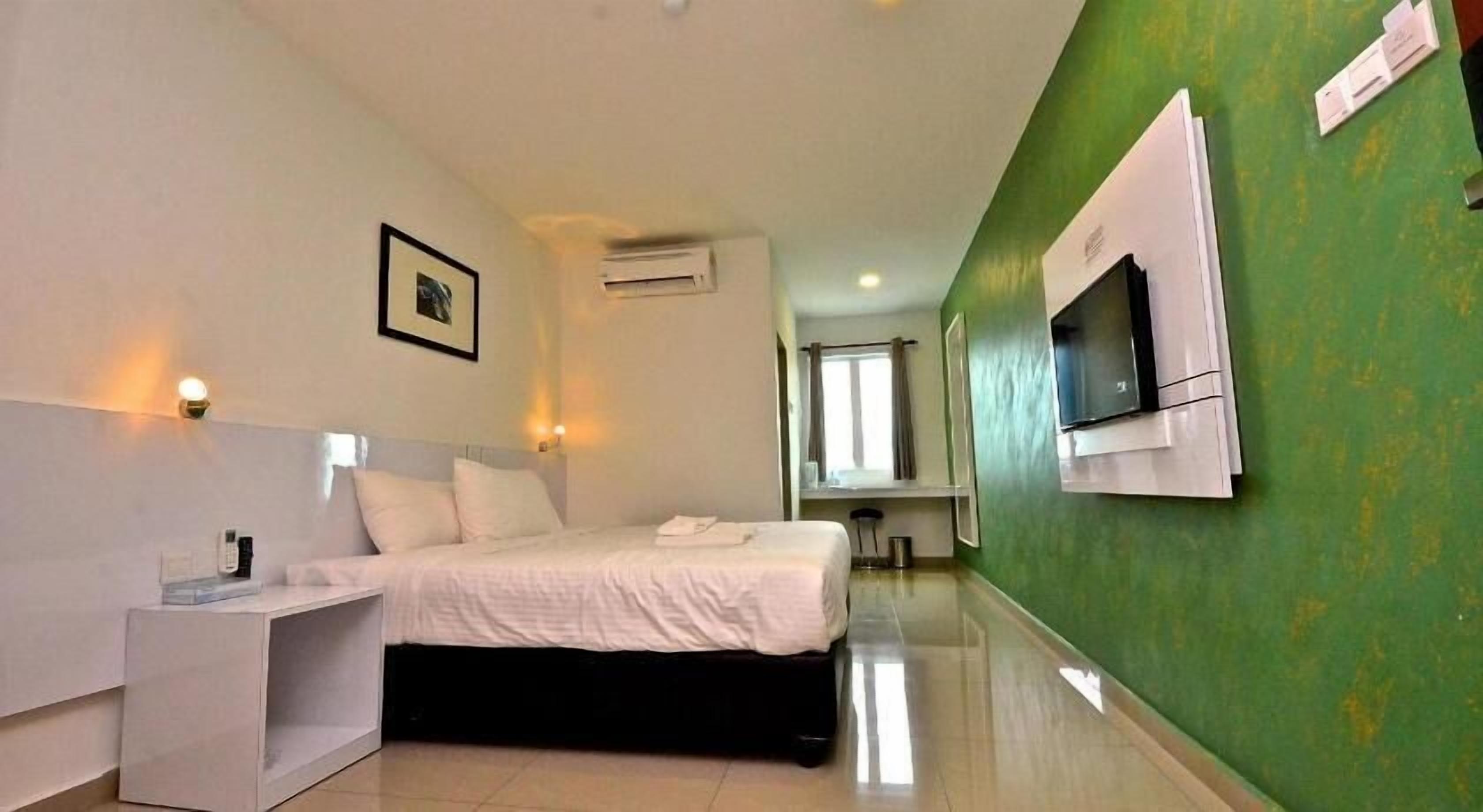 Desk, iron/ironing board, free WiFi, bed sheets