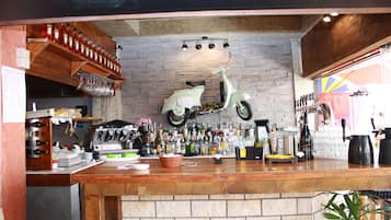 Bar (en el alojamiento)