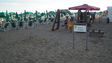 Spiaggia privata nelle vicinanze, sabbia bianca, lettini da mare