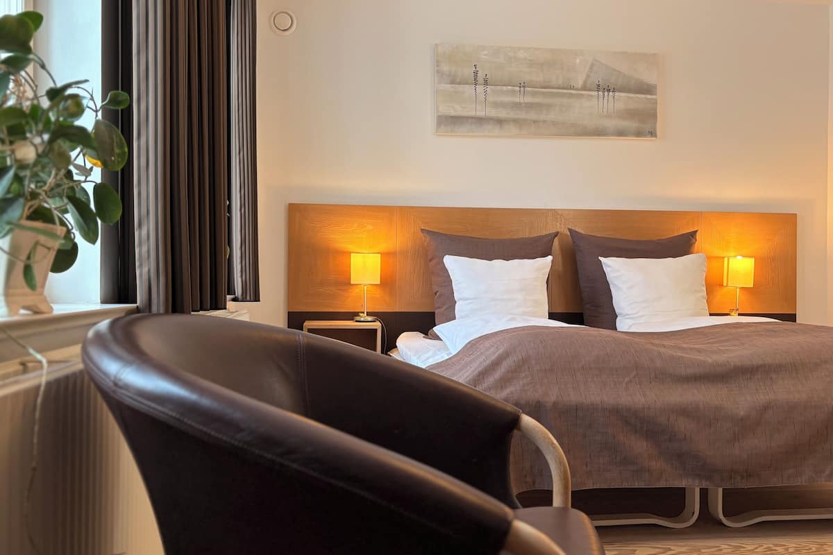 Standard Room, 1 Double Bed, Non Smoking | Free WiFi, bed sheets