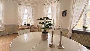 Executive Suite, 1 King Bed, Non Smoking