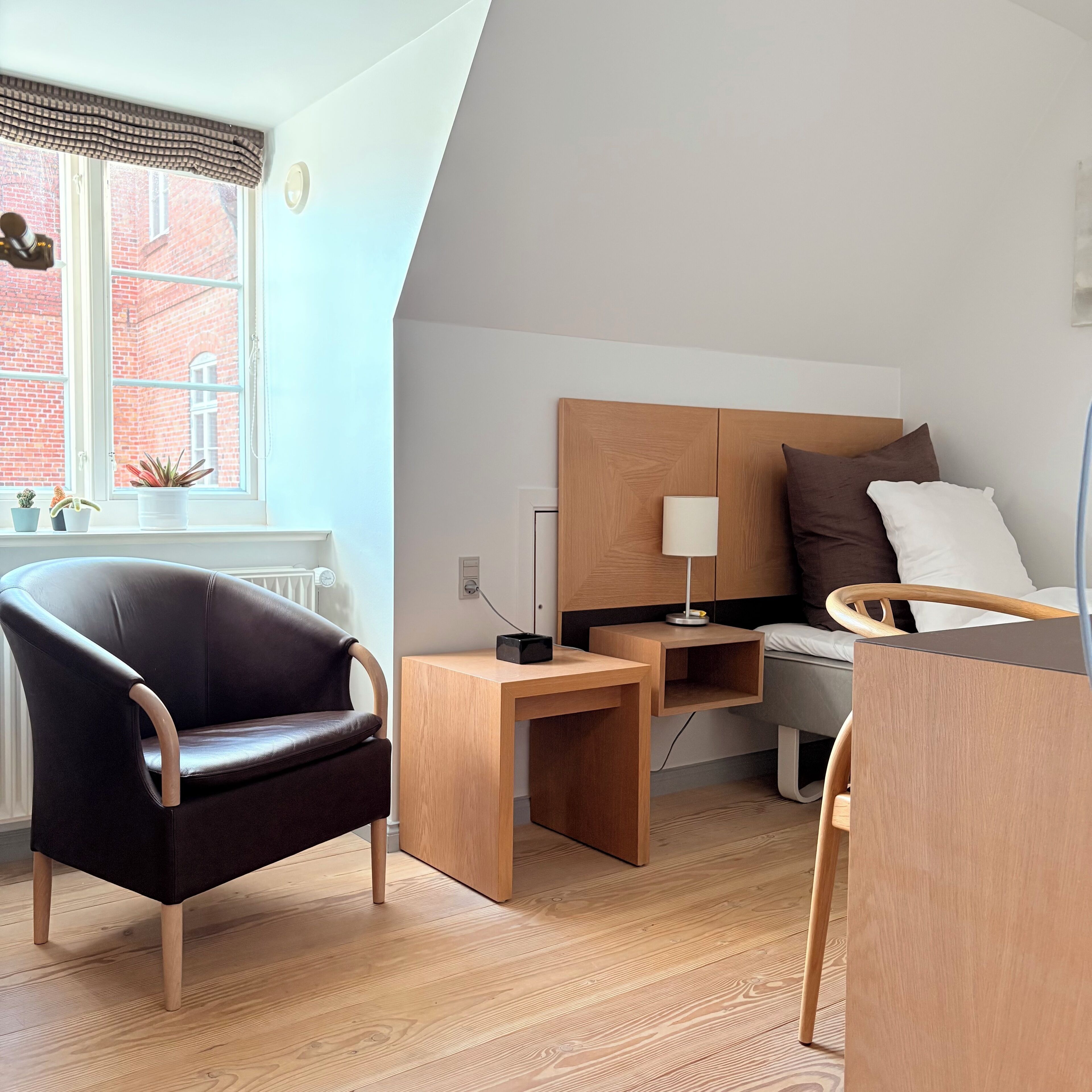 Habitació individual empresarial, 1 llit individual, no fumadors | Wifi gratuïta i roba de llit 