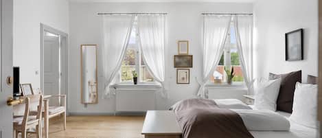 Superior Room, 1 Queen Bed, Non Smoking | Free WiFi, bed sheets
