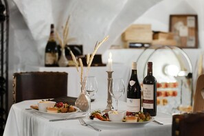Frokost og lunsj serveres