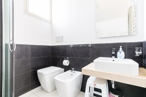 Triple Room | Bathroom | Shower, free toiletries, hair dryer, bathrobes