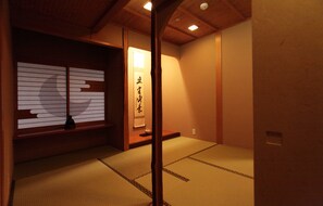 In-room safe, desk, free WiFi - Shikotsuko Daiichi Hotel Suizantei (Chitose)