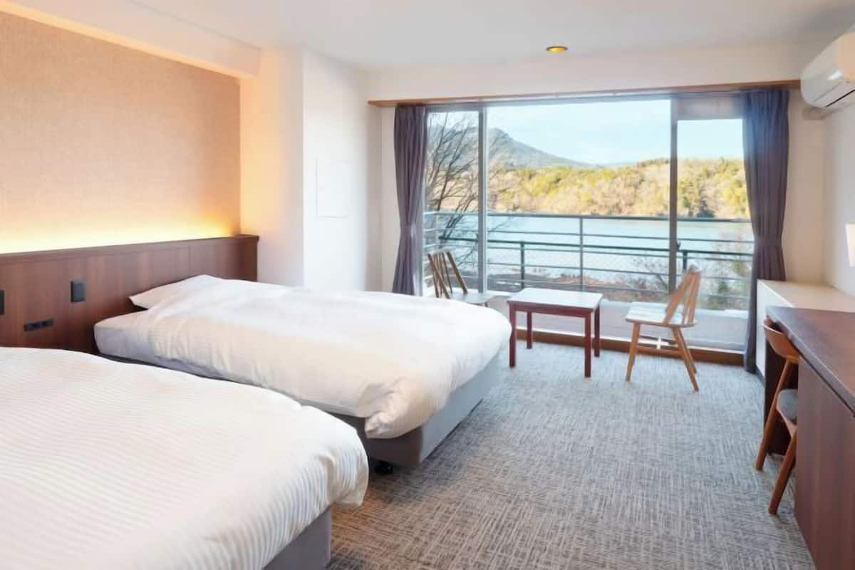 In-room safe, desk, free WiFi