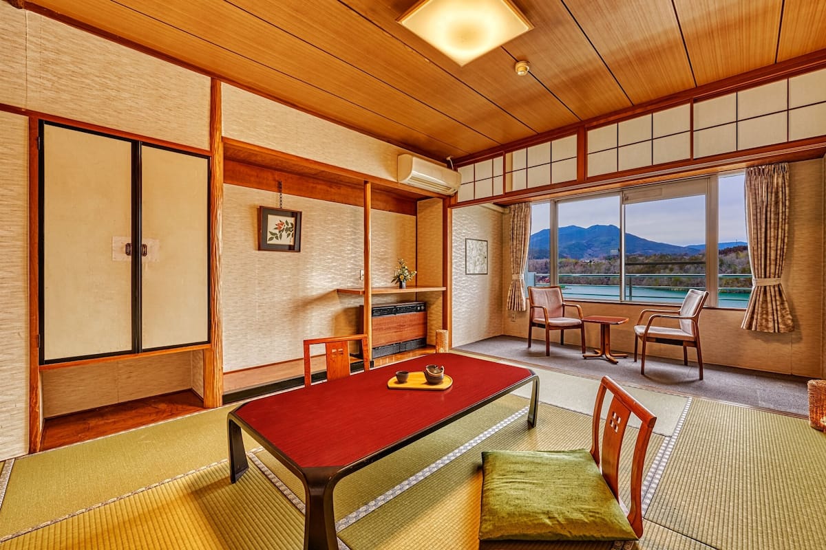 Chambre Standard, non-fumeur (Japanese Style 12 Tatami, with Bath)