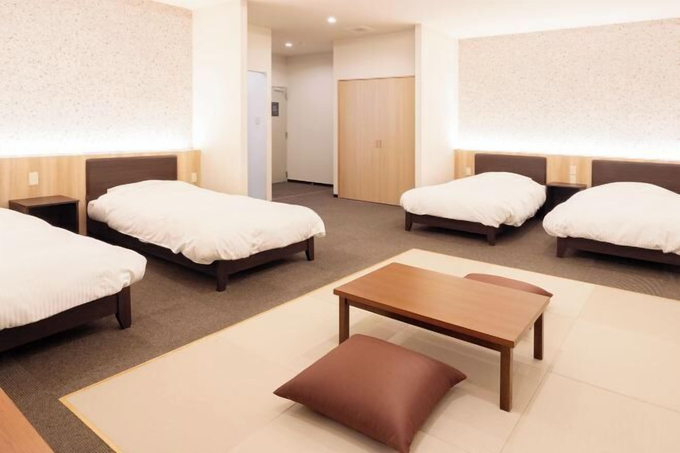 In-room safe, desk, free WiFi