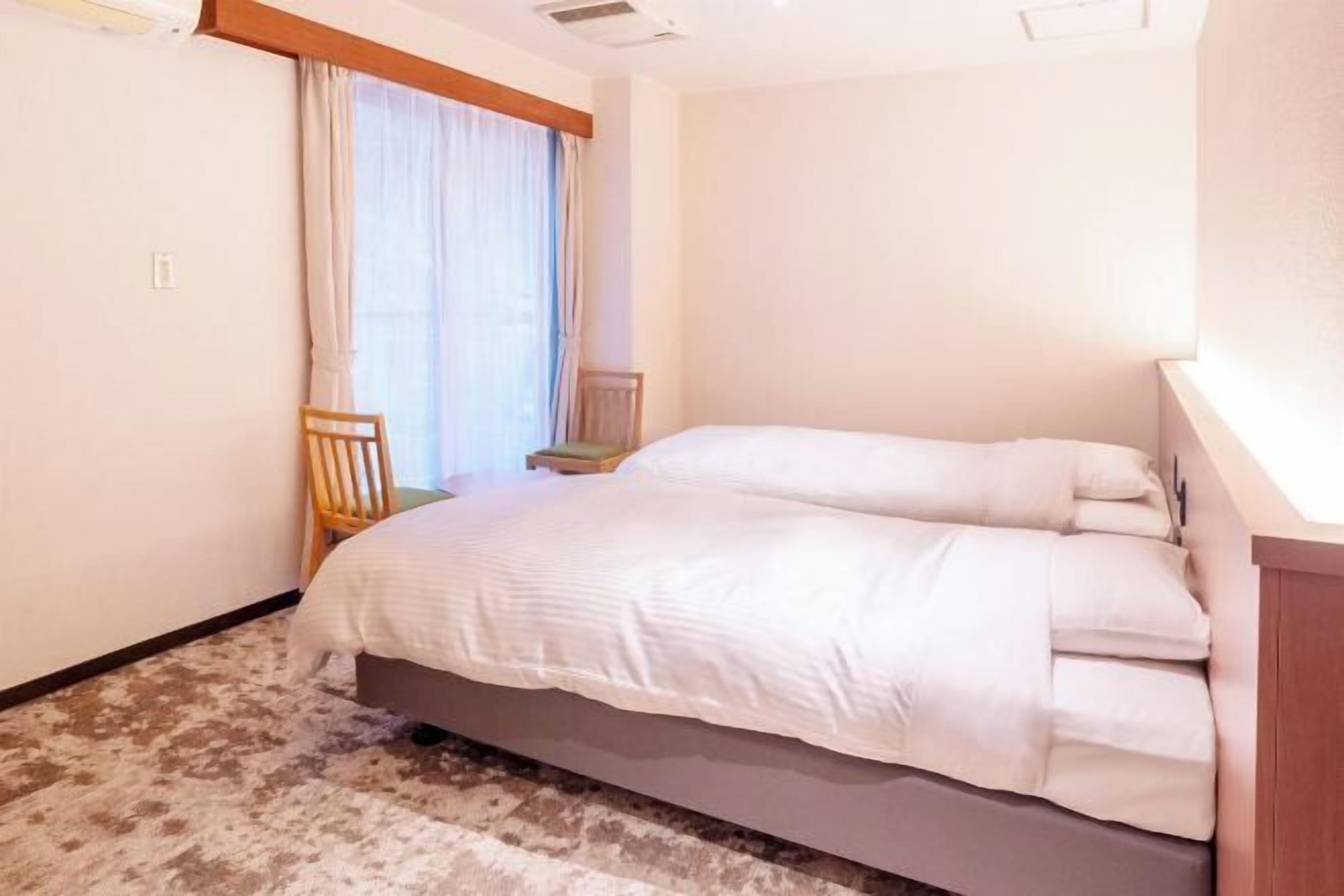 In-room safe, desk, free WiFi