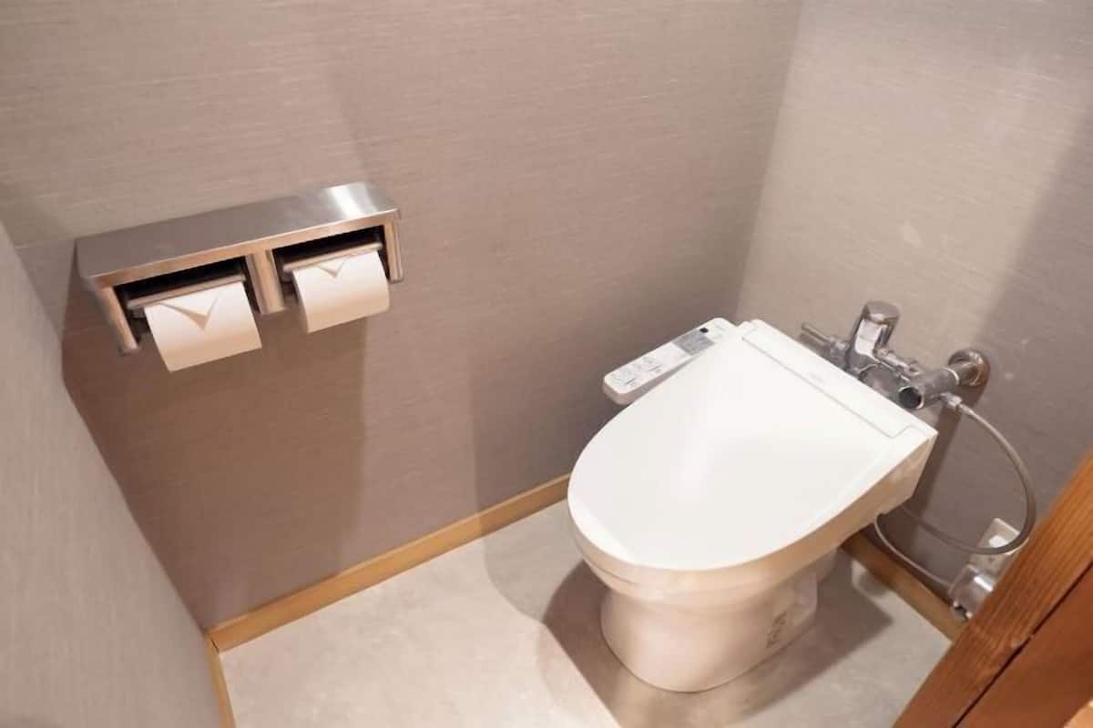 Bathroom | Slippers, towels