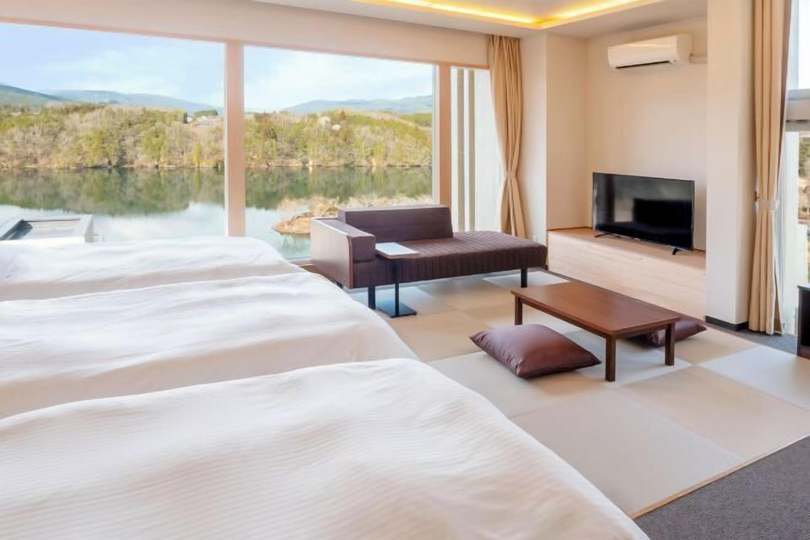 In-room safe, desk, free WiFi