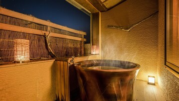 高级房, 无烟房 (Japanese Style, 2-Room, Open-air Bath) | 客房内保险箱、办公桌、免费 WiFi