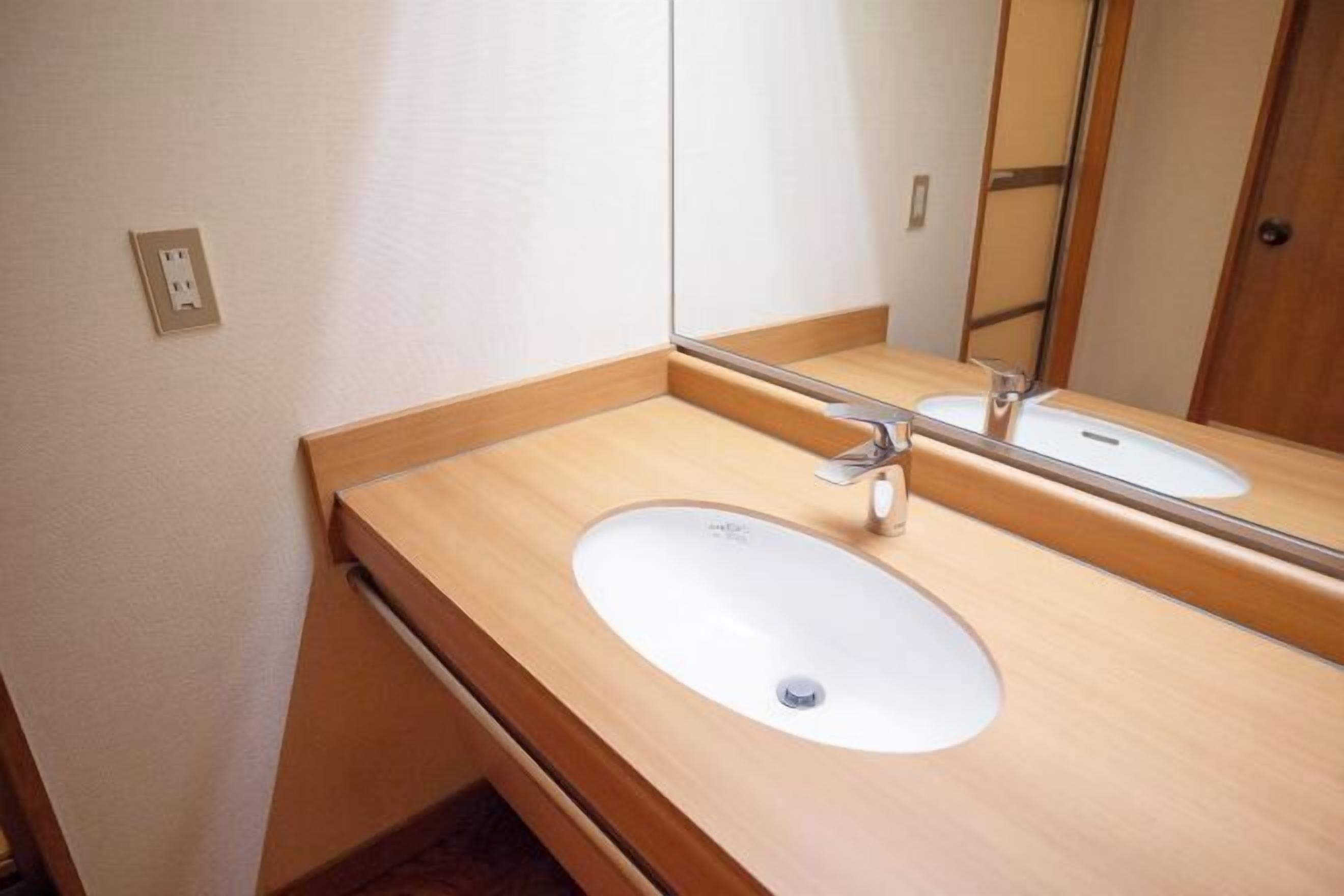 Bathroom | Slippers, towels