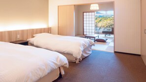 Superior-Zimmer, Nichtraucher (Japanese Western Style, with Bath) | Zimmersafe, Schreibtisch, kostenloses WLAN